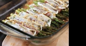Brie and Prosciutto Asparagus Bundles