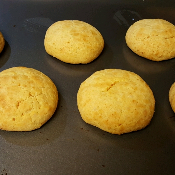 Po de Queijo (Brazilian Cheese Bread)
