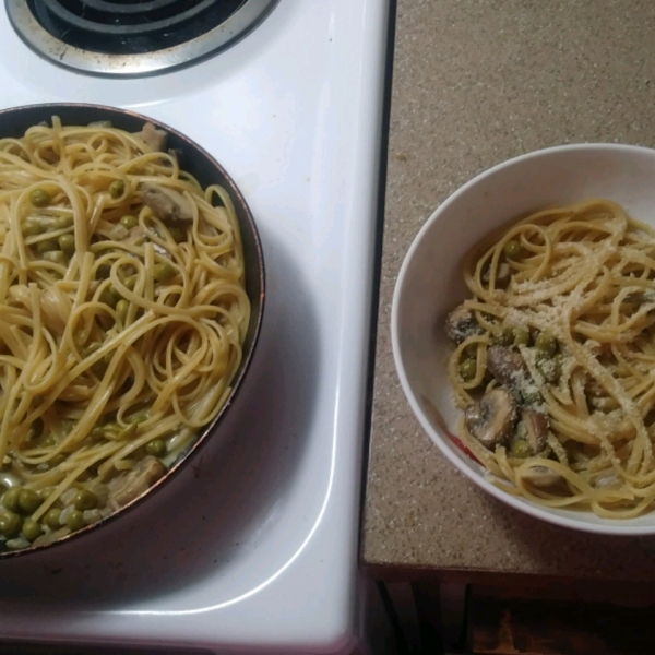 Gluten Free Penne with Mushrooms and Sweet Peas