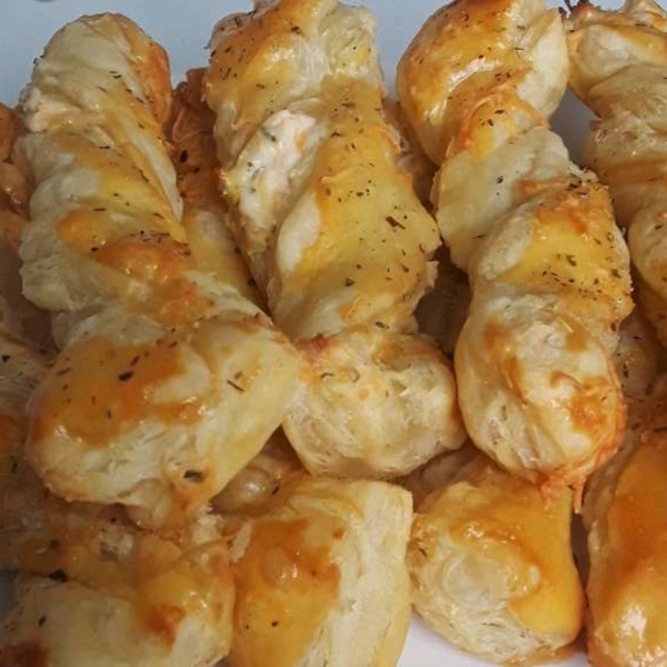 Crispy Cheese Twists