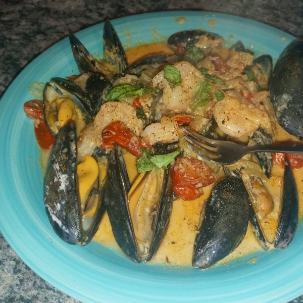Steamed Mussels with Fennel, Tomatoes, Ouzo, and Cream