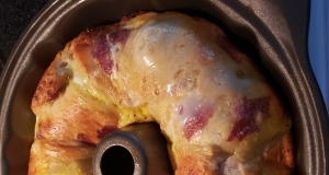 Breakfast Pull-Apart Bacon and Egg Bread