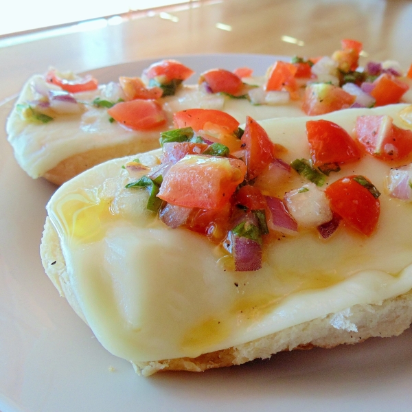 Easy Cheesy Garlic Bread from Ball Park® Buns