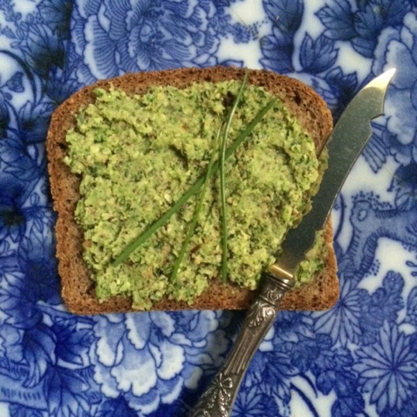 Vegan Broccoli-Hazelnut Spread