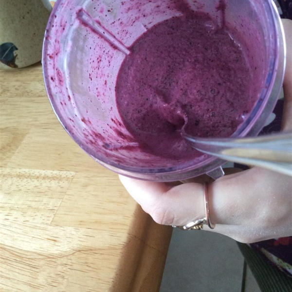 Quick Berry Milkshake