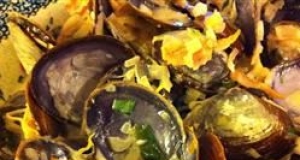 Steamed Clams in White Wine Sauce