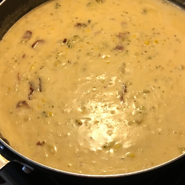 Bacon-Cheddar Cauliflower Chowder