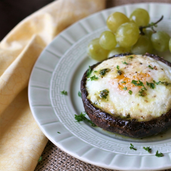 Stuffed Portobello Mushrooms with Egg and Pesto