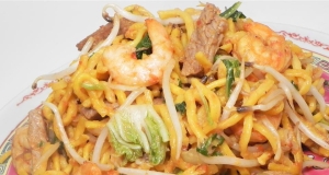 Fried Spicy Noodles Singapore Style