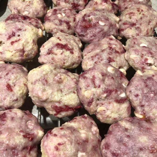 INCREDIBLE Raspberry Cheesecake Cookies