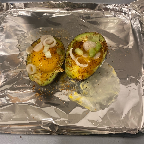 Paleo Baked Eggs in Avocado