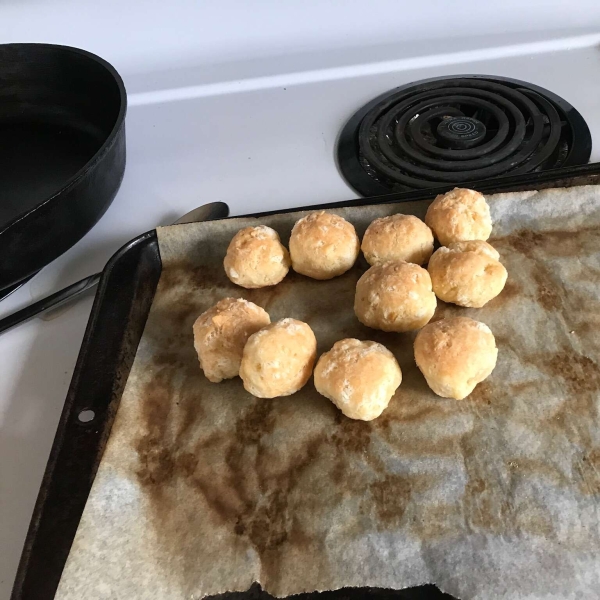 Brazilian Cheese Bread (Pao de Queijo)