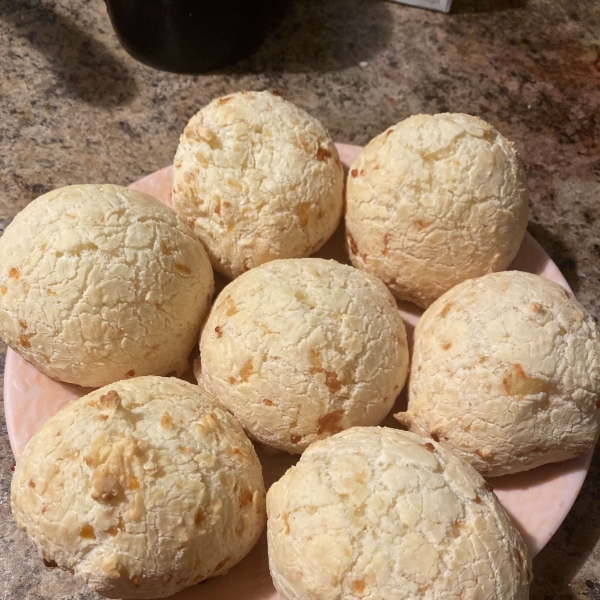Brazilian Cheese Bread (Pao de Queijo)