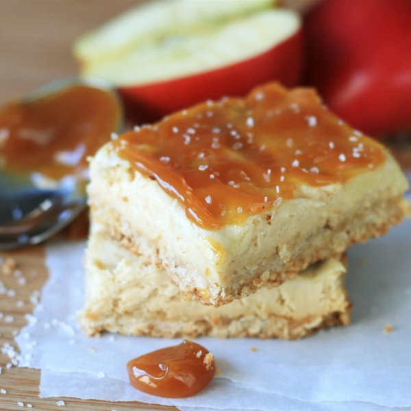 Apple Caramel Cheesecake Bars