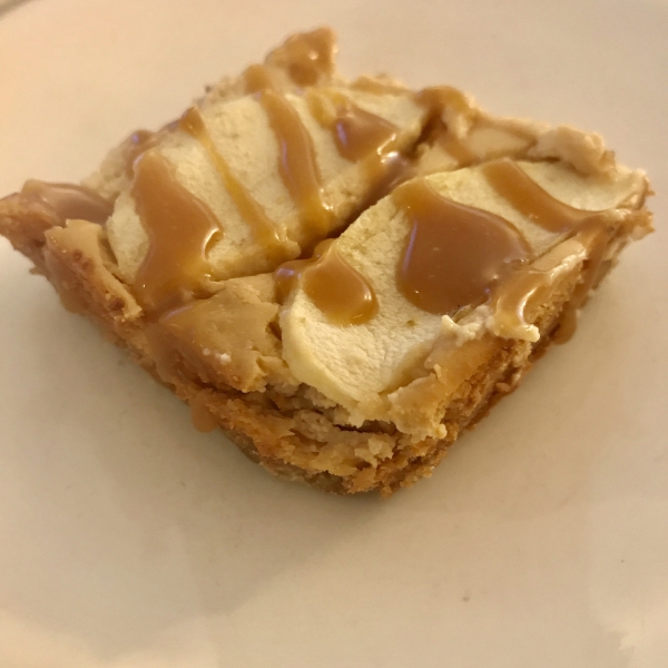 Apple Caramel Cheesecake Bars