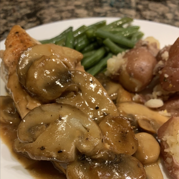 Pan-Fried Chicken Breast with Mushroom Gravy