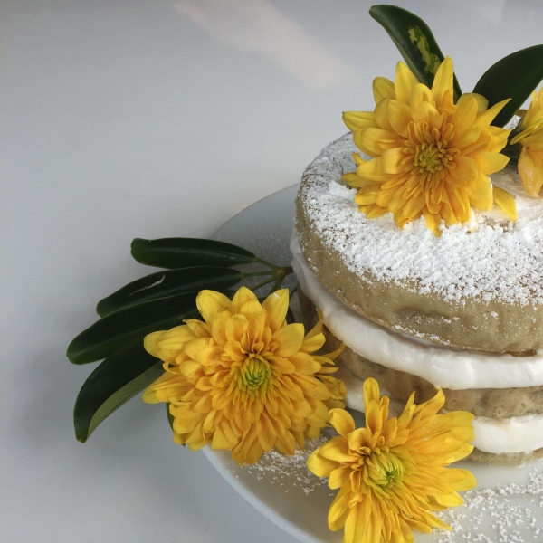 Vegan and Gluten-Free Naked Cake with Peaches and Coconut Cream