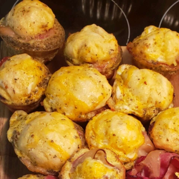 Bacon & Egg Biscuit Cups