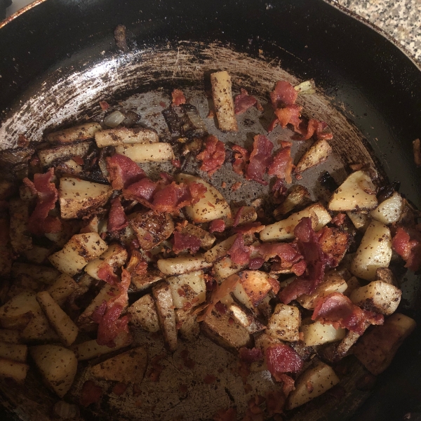 Homefried Potatoes with Garlic and Bacon