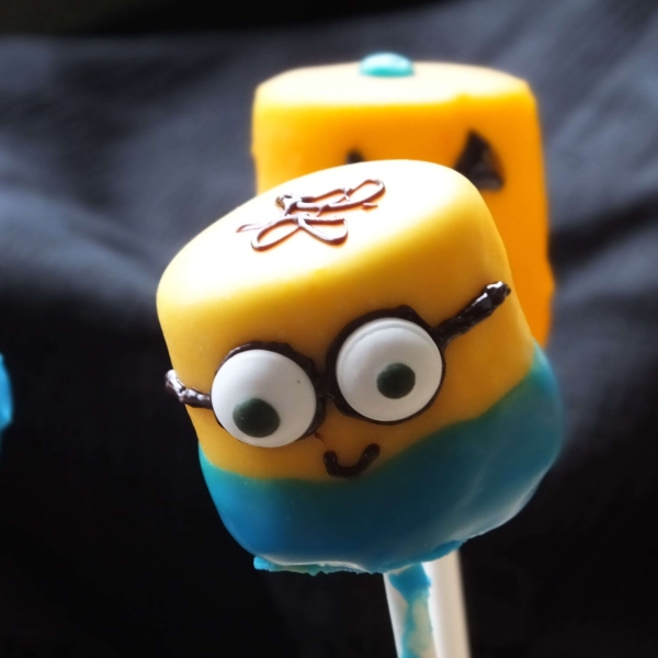 Minions Marshmallow Pops