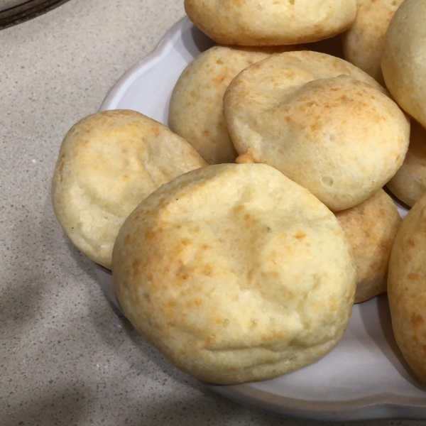 Pan de Queso (Brazilian Cheese Buns)
