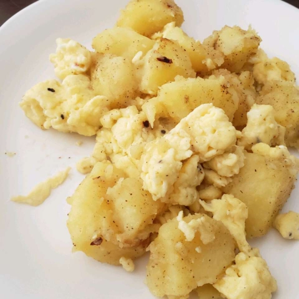 Spicy Potatoes and Scrambled Eggs