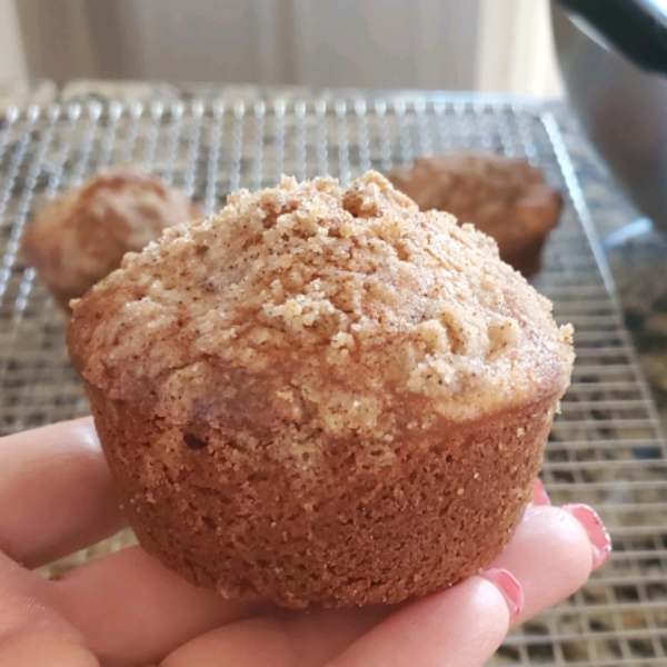 Jumbo Fluffy Walnut Apple Muffins