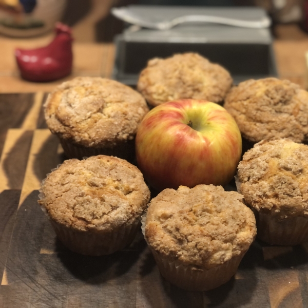 Jumbo Fluffy Walnut Apple Muffins
