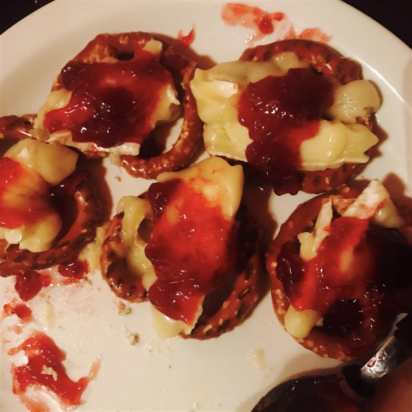Cranberry-Brie Holiday Bites