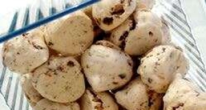 Melt-In-The-Mouth Cashew Meringues