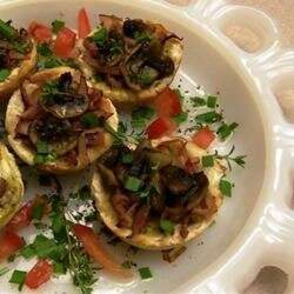 Garlicky Mushroom Toast Cups