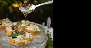 Blue Cheese and Grilled Pear Crostini