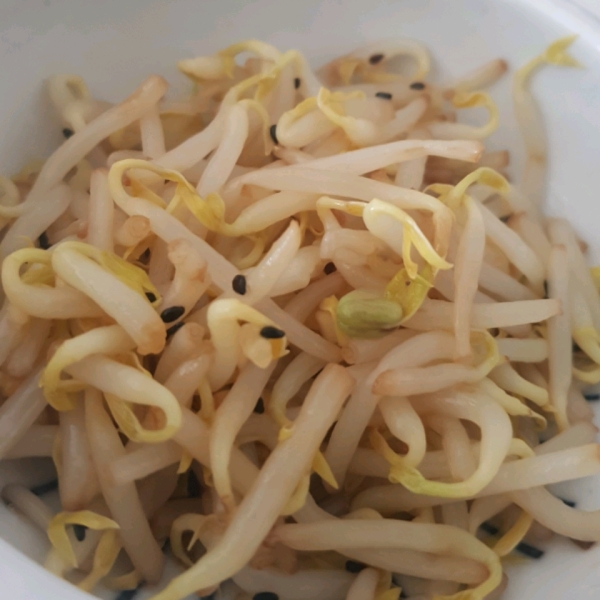Kongnamool (Korean Soybean Sprouts)