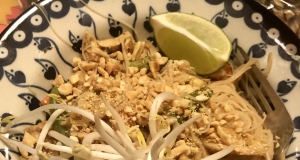 NO YOLKS® Asian Vegetables and Chicken in a Spicy Peanut Sauce