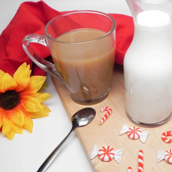 Homemade Peppermint Coffee Creamer