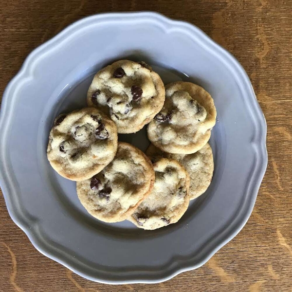 Easy Soft Chocolate Chip Cookies