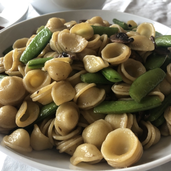 Pasta With Sugar Snap Peas, Parmesan and Mushrooms