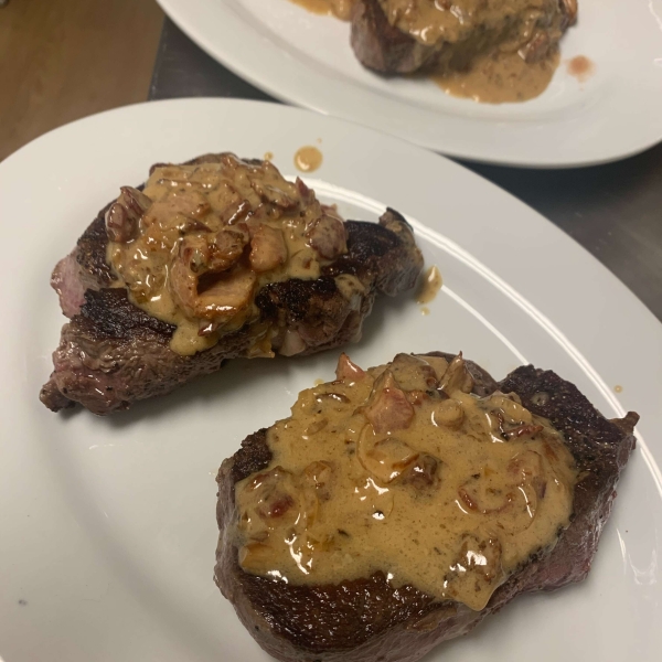 Filet Mignon with Bacon Cream Sauce