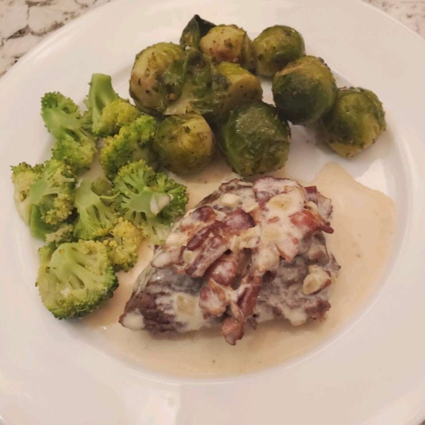 Filet Mignon with Bacon Cream Sauce
