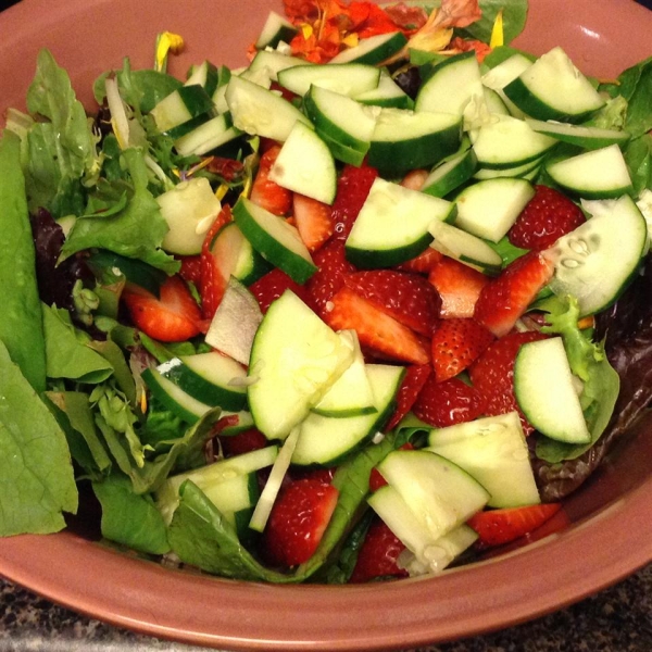 Easy and Quick Strawberry Summer Salad