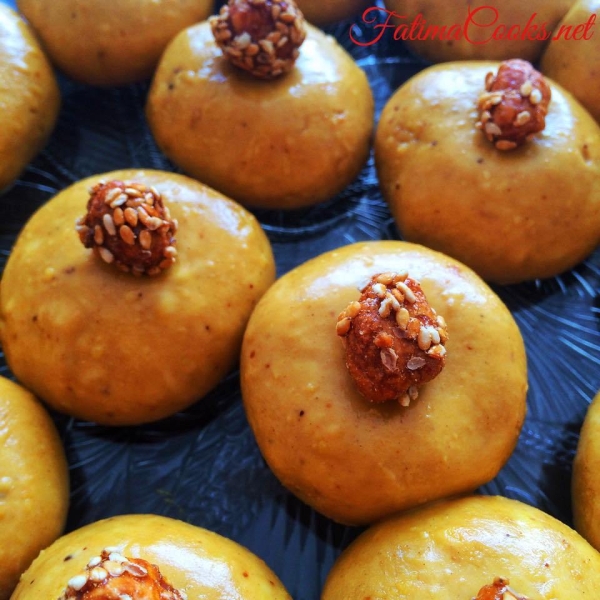 Simple Besan Ladoo