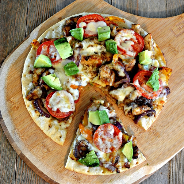 Chicken Fajita Cauliflower Pizza