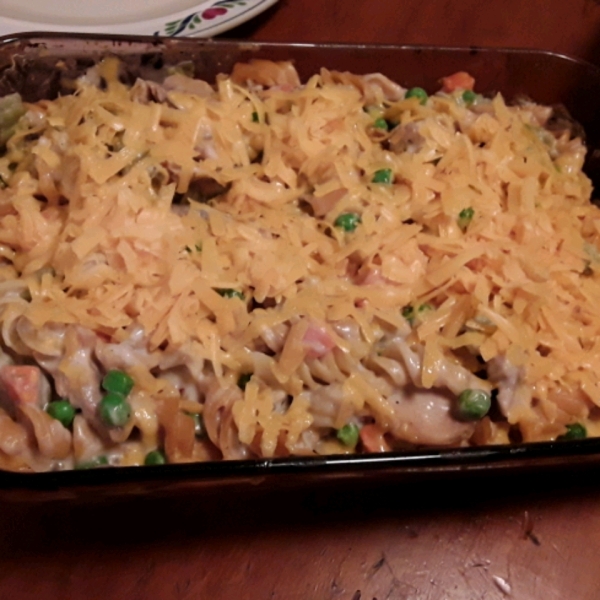 Hearty Chicken and Noodle Casserole