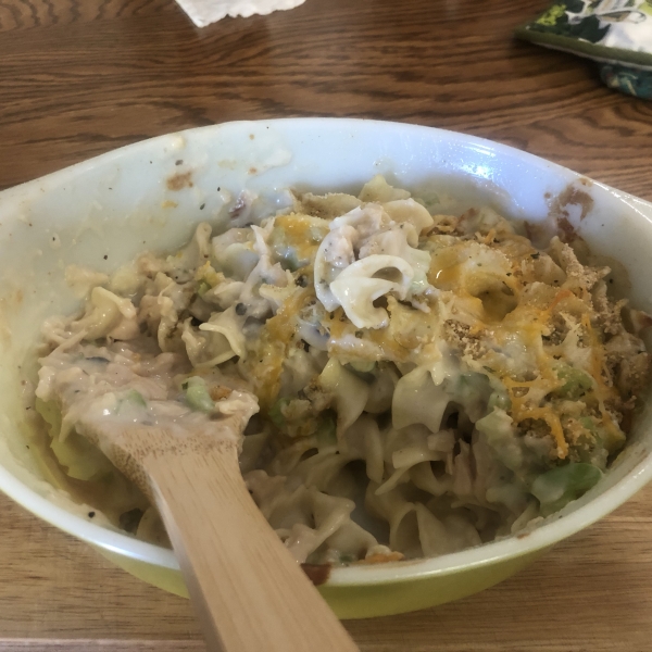 Hearty Chicken and Noodle Casserole