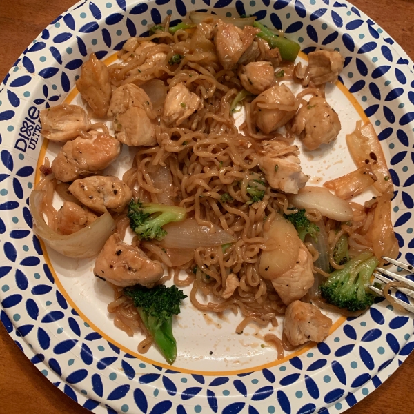 Ramen Noodle Stir-Fry with Chicken and Vegetables