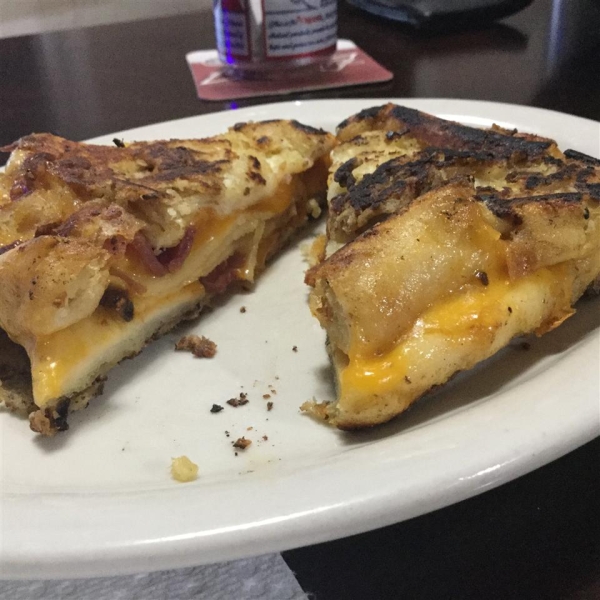 Apple and Bacon Grilled Cheese