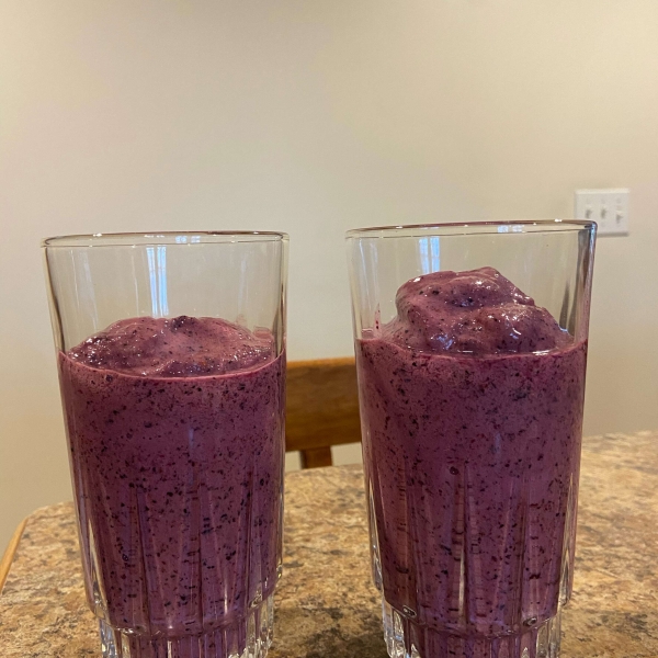 Healthy Blueberry Breakfast Smoothie