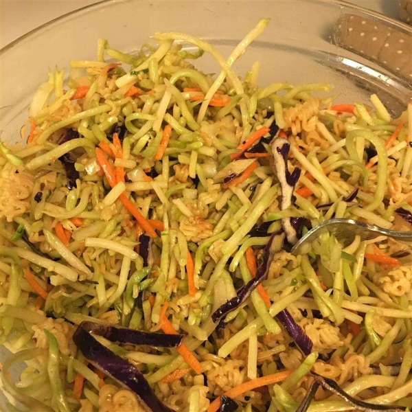 Crunchy Ramen Broccoli Slaw