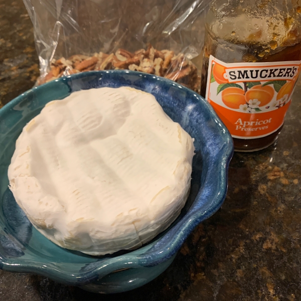 Apricot-Pecan Camembert