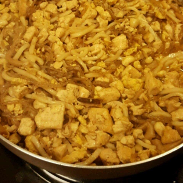 Shirataki Meatless Meat Pad Thai